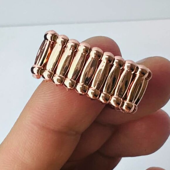 Paparazzi “Prepare To Be Dazzled!” Copper Rose Gold & Rhinestones Ring - Picture 4 of 4